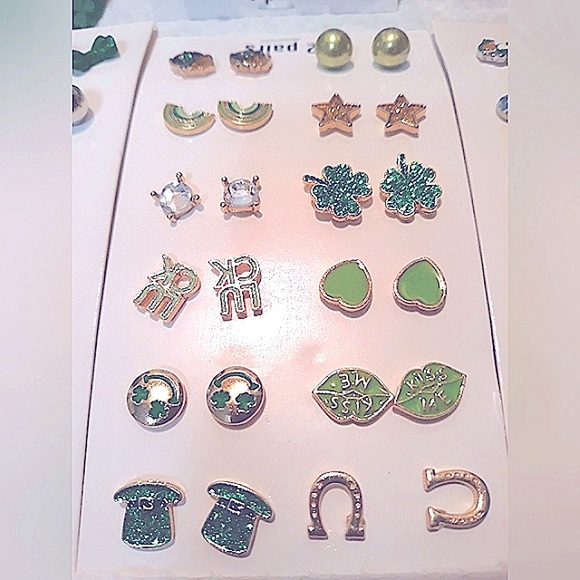 Add On Item- 1 Pr Stud Earrings.Must Bundle 2 reg priced items for $3 price!NEW - Picture 1 of 11